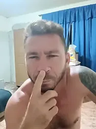 RobertoLuiz84 — Stripchat recorded stream image, 22.04.2026 02:20