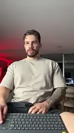Valenthino_Salvatore — Stripchat recorded stream image, 28.04.2026 00:50