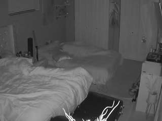voyeurcam-house-charleys-room — Camsoda recorded stream image, 16.04.2026 04:00