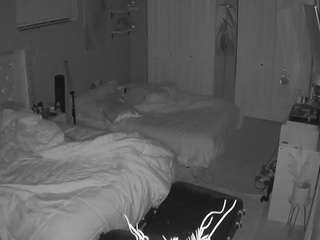 voyeurcam-house-charleys-room — Camsoda recorded stream image, 16.04.2026 04:00