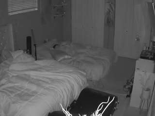 voyeurcam-house-charleys-room — Camsoda recorded stream image, 16.04.2026 04:00