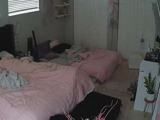 voyeurcam-house-charleys-room — Camsoda recorded stream image, 16.04.2026 04:00