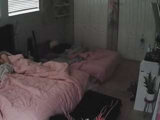 voyeurcam-house-charleys-room — Camsoda recorded stream image, 16.04.2026 04:00