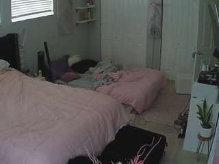 voyeurcam-house-charleys-room — Camsoda recorded stream image, 16.04.2026 04:00