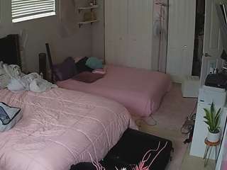 voyeurcam-house-charleys-room — Camsoda recorded stream image, 16.04.2026 04:00