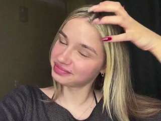 katerinepulkkinen — Camsoda recorded stream image, 01.05.2026 09:00
