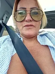Isabellaa04 — Stripchat recorded stream image, 02.05.2026 13:00