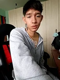 heyy_noah11 — Stripchat recorded stream image, 02.05.2026 17:20