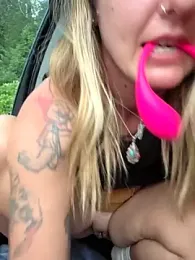 SheIsSomething — Stripchat recorded stream image, 03.05.2026 23:20