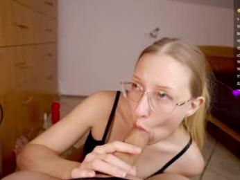 foxeslovefoxes — Chaturbate recorded stream image, 04.05.2026 09:10