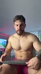 Valenthino_Salvatore — Stripchat recorded stream image, 04.05.2026 22:40