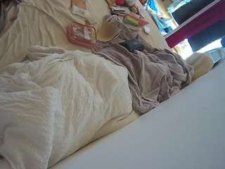 voyeurcam-julmodels-whitebed-4 — Camsoda recorded stream image, 05.05.2026 14:10
