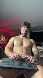 Valenthino_Salvatore — Stripchat recorded stream image, 16.05.2026 00:20