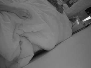 voyeurcam-julmodels-whitebed-4 — Camsoda recorded stream image, 16.05.2026 16:10