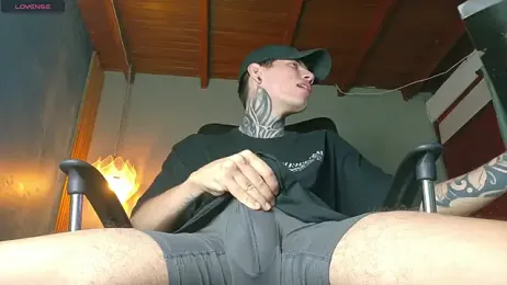 david_huge — Stripchat recorded stream image, 23.05.2026 01:20