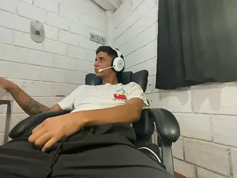 Max_TheHorseDick — Stripchat recorded stream image, 26.05.2026 01:40