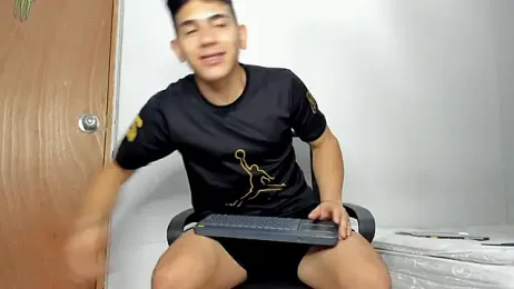 andrew_rose_ — Stripchat recorded stream image, 01.06.2026 18:50