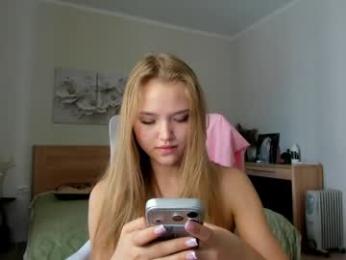 flooora_0 — Chaturbate recorded stream image, 05.06.2026 01:10