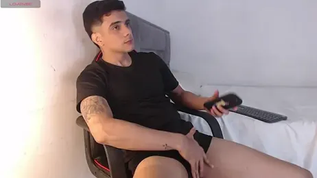 adam_levis17 — Stripchat recorded stream image, 05.06.2026 04:20