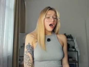 glossybabe_ — Chaturbate recorded stream image, 15.06.2026 10:00