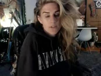 katiecutie_5 — Chaturbate recorded stream image, 17.06.2026 05:00