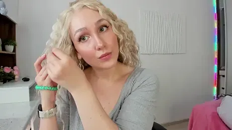 CarolMay — Stripchat recorded stream image, 20.06.2026 05:00