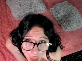 GlitchDoll — Bongacams recorded stream image, 27.06.2026 23:00