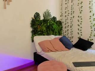 karlyee — Camsoda recorded stream image, 11.03.2025 15:20