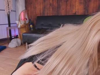 mollyflwers — Chaturbate recorded stream image, 11.03.2025 16:20