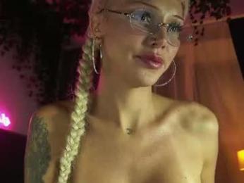 touch_me_if_you_can — Chaturbate recorded stream image, 24.07.2026 17:30