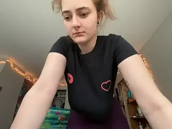 Snowbunnycake_131 — Stripchat recorded stream image, 28.07.2026 18:30