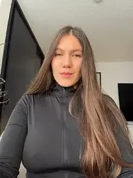 AmelieLaurent_ — Stripchat recorded stream image, 04.08.2026 19:50