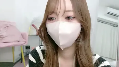 salachan_v — Stripchat recorded stream image, 12.08.2026 13:20