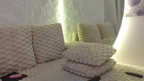 moniqque — Stripchat recorded stream image, 17.08.2026 04:40