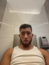 liam_bronw — Stripchat recorded stream image, 17.08.2026 15:30