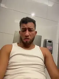 liam_bronw — Stripchat recorded stream image, 17.08.2026 15:30