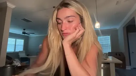 meggsworld — Stripchat recorded stream image, 18.08.2026 16:00