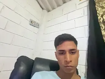 Max_TheHorseDick — Stripchat recorded stream image, 19.08.2026 00:40