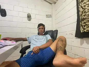 Max_TheHorseDick — Stripchat recorded stream image, 19.08.2026 00:40