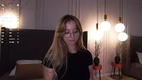 LoraineLuff — Stripchat recorded stream image, 19.08.2026 01:00