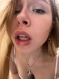 Liza_risky — Stripchat recorded stream image, 01.09.2026 12:00