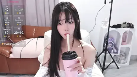 enya- — Stripchat recorded stream image, 19.09.2026 11:50