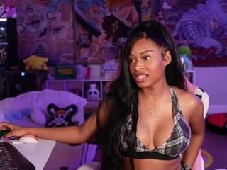 lovenzia — Camsoda recorded stream image, 15.03.2025 01:50