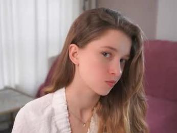 little_poetry — Chaturbate recorded stream image, 17.03.2025 13:00