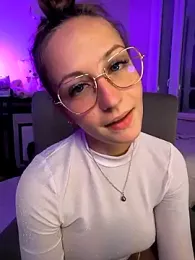emma4xxx — Stripchat recorded stream image, 18.03.2025 20:10