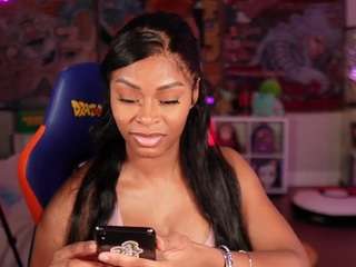 lovenzia — Camsoda recorded stream image, 20.03.2025 03:00