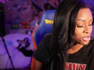 lovenzia — Camsoda recorded stream image, 22.03.2025 03:10