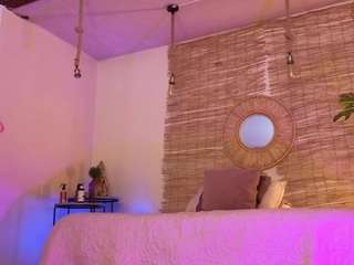 lady-brownn — Camsoda recorded stream image, 28.03.2025 11:40