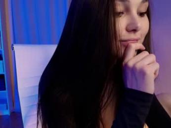 hollyextra — Chaturbate recorded stream image, 28.03.2025 20:10