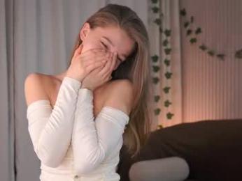 little_poetry — Chaturbate recorded stream image, 30.03.2025 14:00